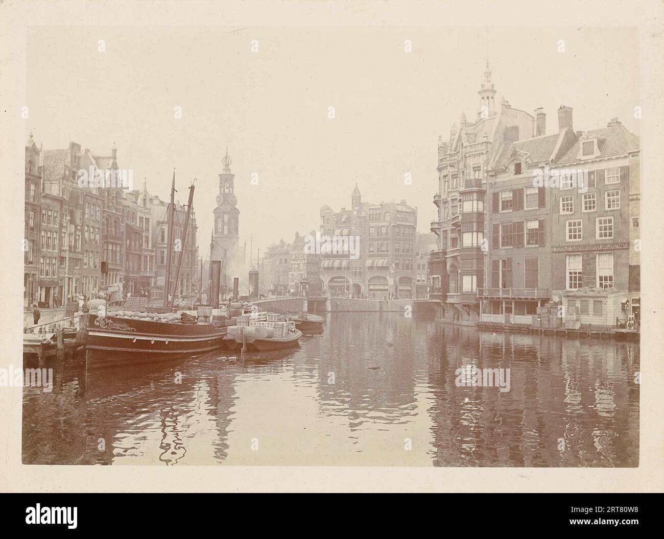 Blick auf die Binnen-Amstel, in der Ferne die Munttoren, Amsterdam 1904 Stockfoto