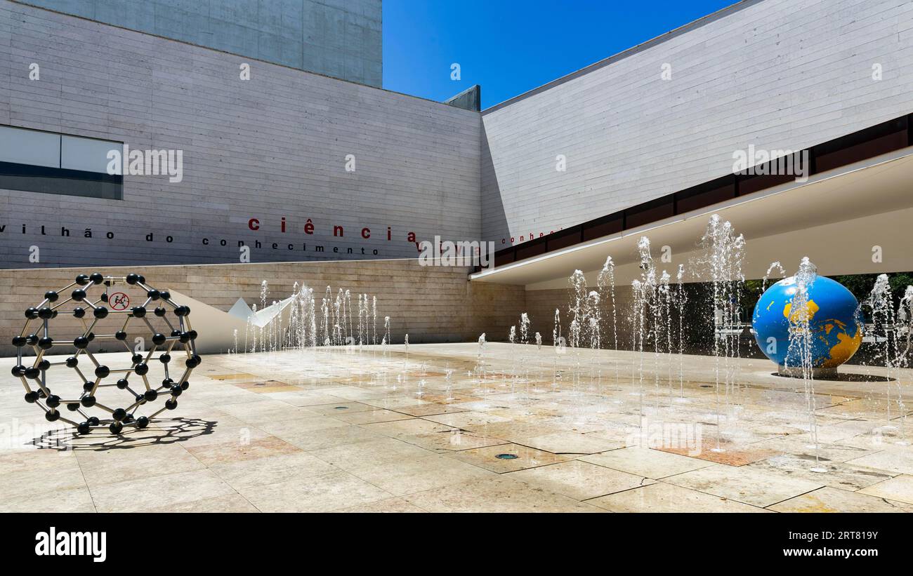 Wasserspiele vor dem Wissenschaftsmuseum, Parque das Nacoes, Parque das Nacoes, Park of Nations, ehemalige Expo-Stätte, Lissabon, Portugal Stockfoto