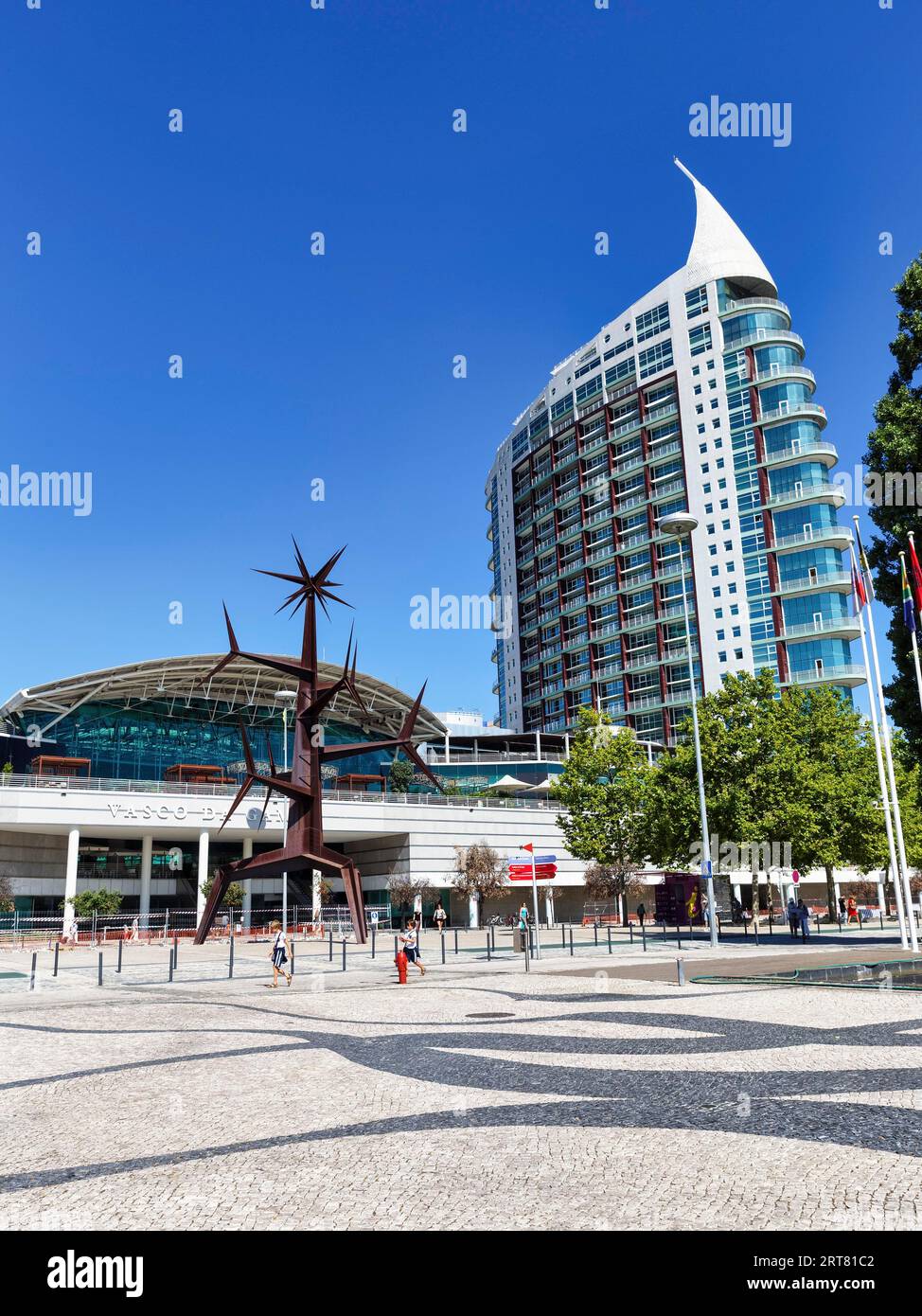 Centro Vasco da Gama mit Wohnturm, Hochhaus, moderne Architektur, Parque das Nacoes, Parque das Nacoes, Park of the Nations, ehemalige Expo Stockfoto