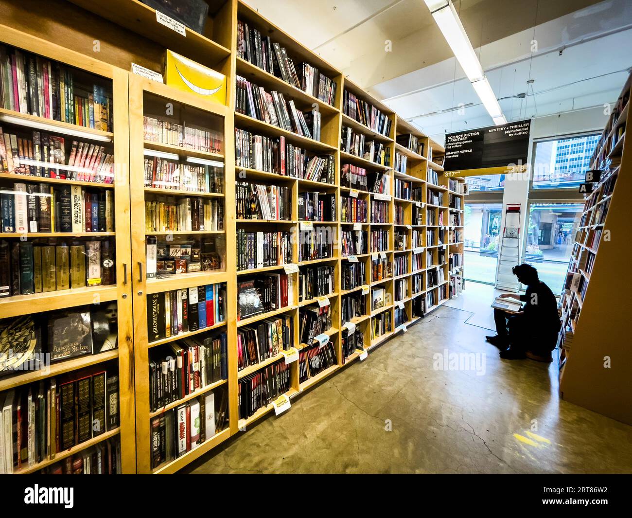 Powell's Books' City of Books im 1005 W Burnside St. Portland, OR, nennt sich der größte unabhängige Buchladen der Welt. Stockfoto