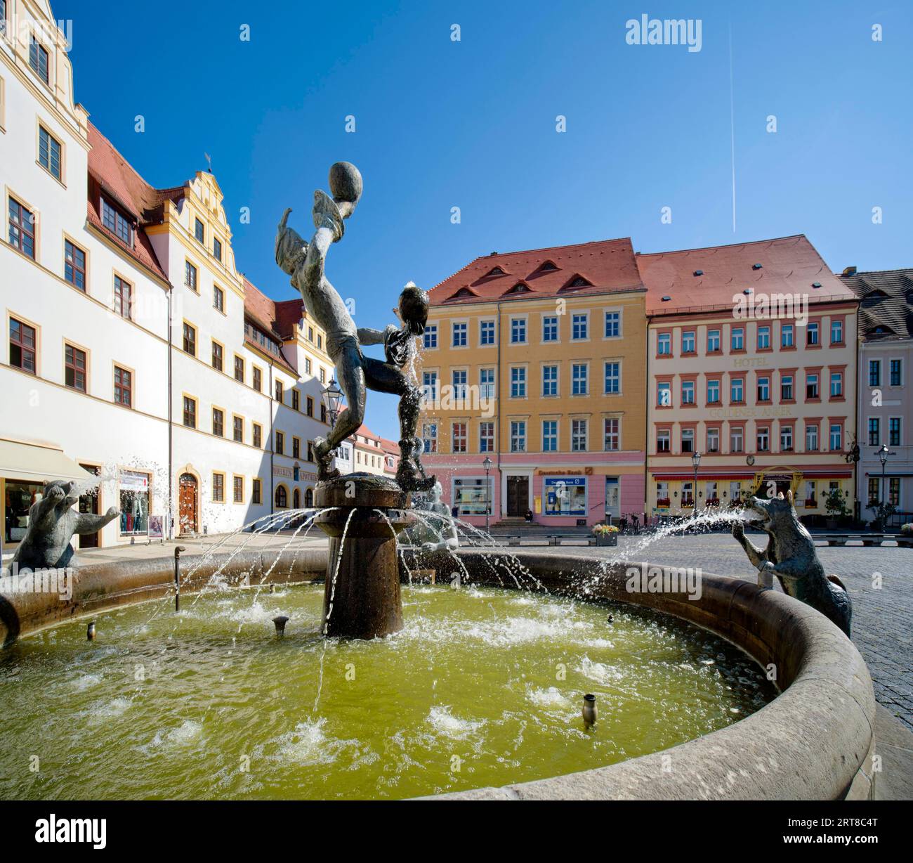 Marktbrunnen und Musiker der Künstlerin Erika Harbort, Marktplatz, Torgau, Sachsen, Deutschland Stockfoto