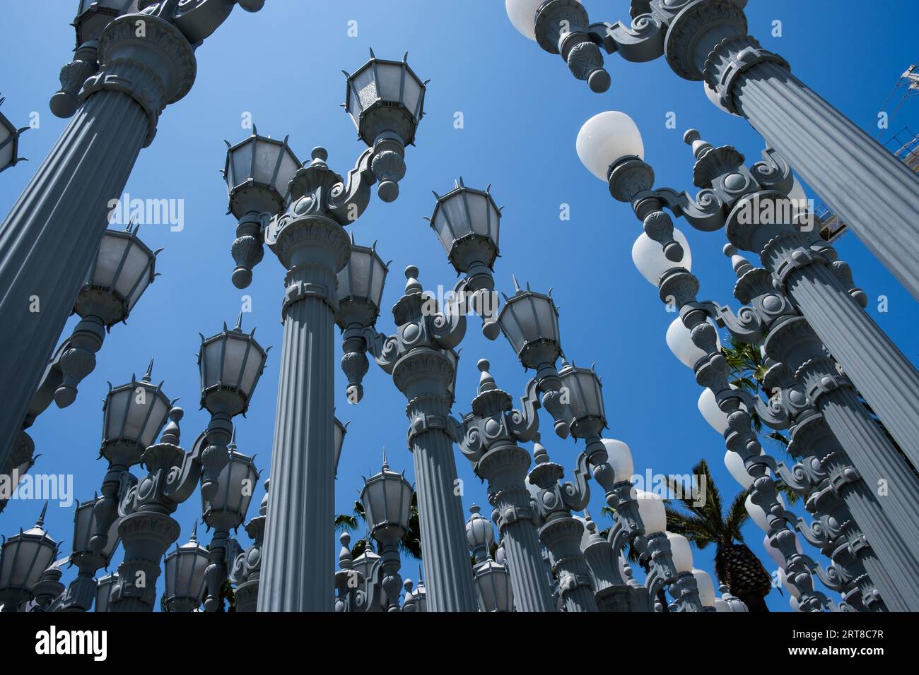 Views of Urban Light Art Installation des Künstlers Chris Burden im Los Angeles County Museum of Art (LACMA). Stockfoto