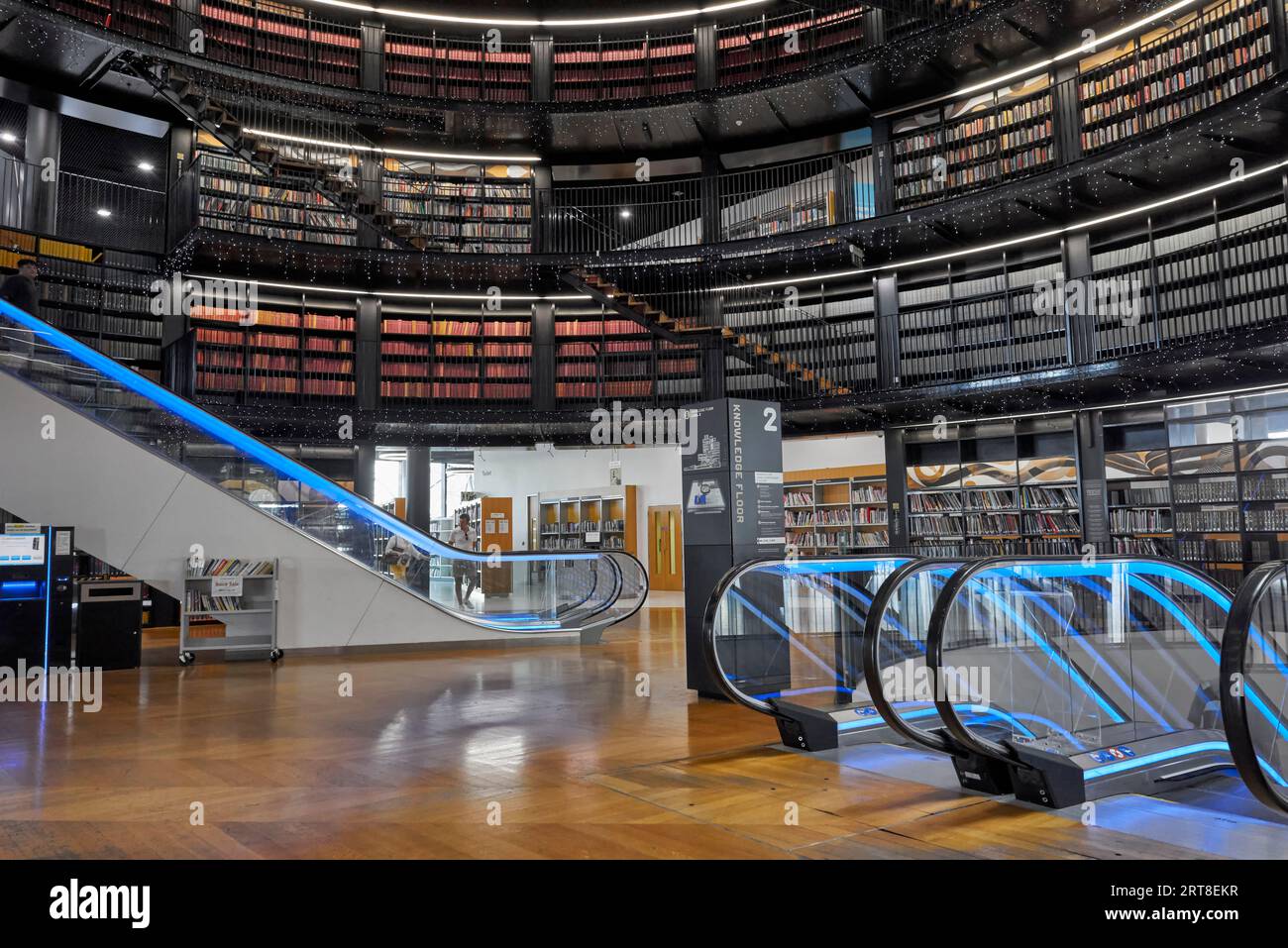 Die moderne Bibliothek von Birmingham, Library of Birmingham Interior, Centenary Square, Broad Street, Birmingham, England Stockfoto