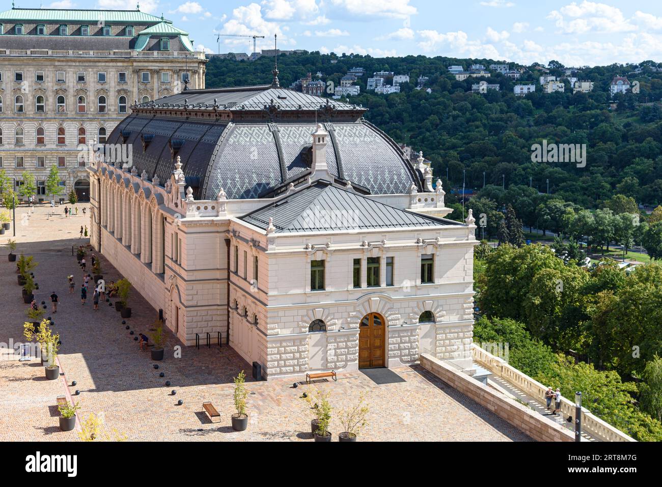 Die wiederaufgebaute Königliche Reithalle im Burgviertel von Budapest, Ungarn Stockfoto