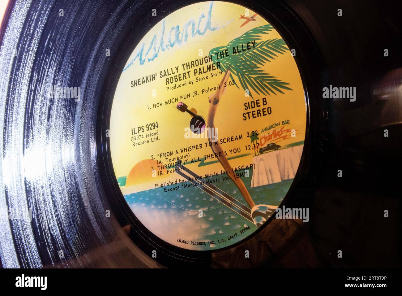 Close-up eines Plattenlabels, Sneakin' Sally Through the Alley, Robert Palmers Hit Song 1970s, USA Stockfoto Close-up eines Plattenlabels, Sneakin' Sally Through the Alley, Robert Palmers Hit Song 1970s, USA Stockfoto