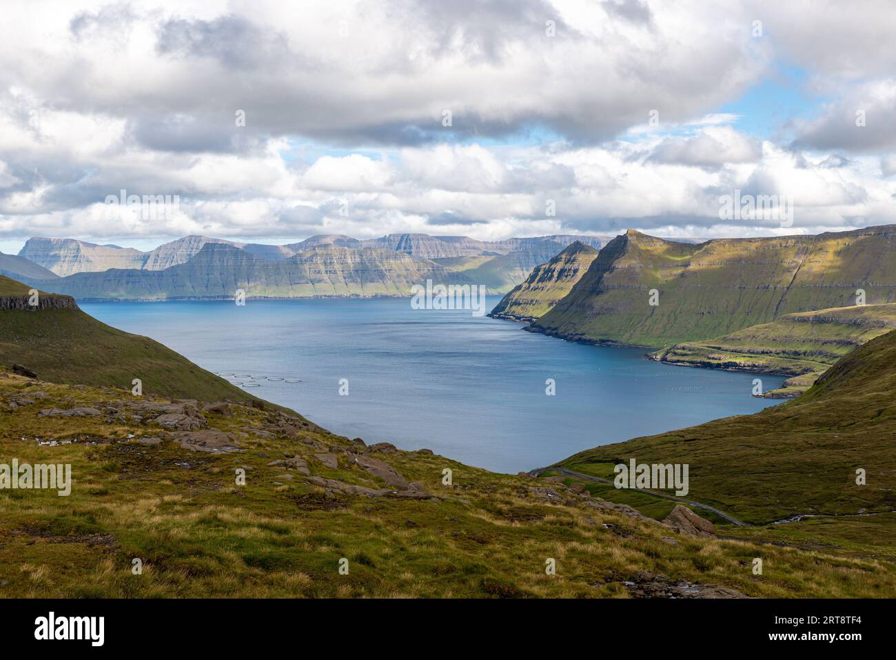 Landschaft der Fjorde auf Eysturoy Island, Färöer Inseln Stockfoto