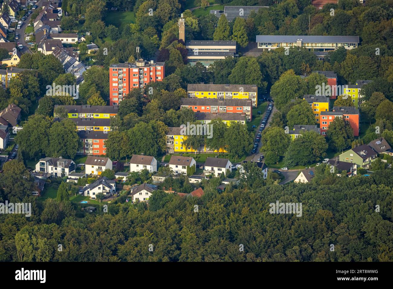 Luftaufnahme, Wohnhaus mit farbigen Fassaden, zwischen Brandenburger und Schleswiger Straße, Gemeinschaftshauptschule Geschwister-Scholl, Vorhalle, Stockfoto