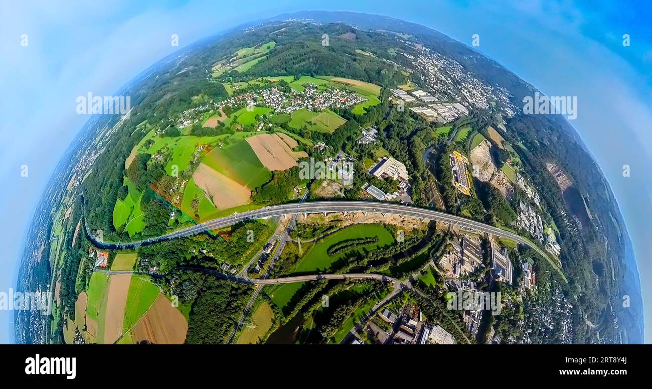 Luftaufnahme, Lennetalbrücke mit Baustelle, BILSTEIN GmbH Hagen-Berchum, DHL Freight, Globus, Fisheye Shot, 360°-Aufnahme, winzige Welt, Lenne Stockfoto