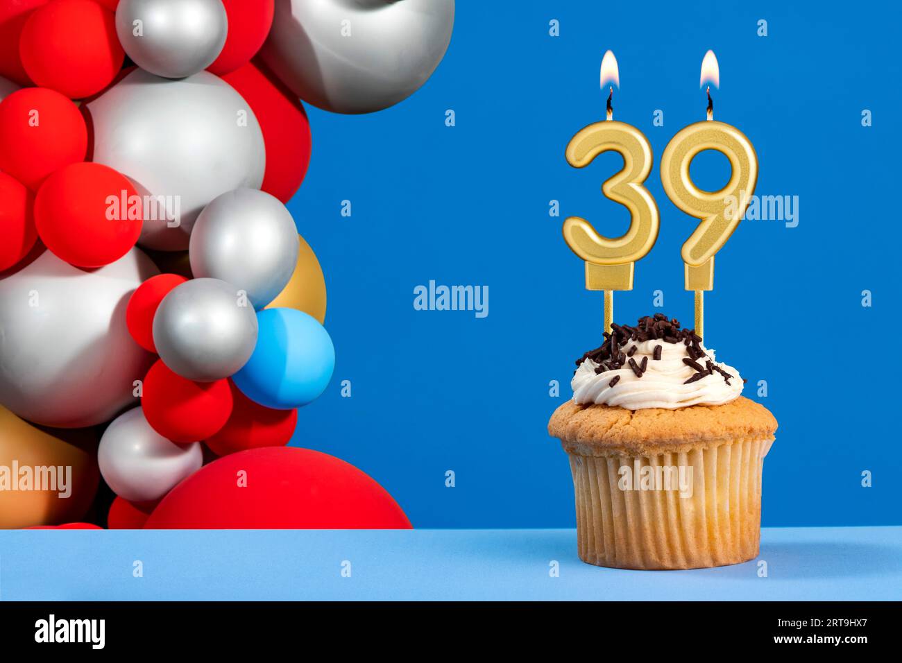Nummer 39 Geburtstagskerze - Geburtstagskarte mit Ballons Stockfoto