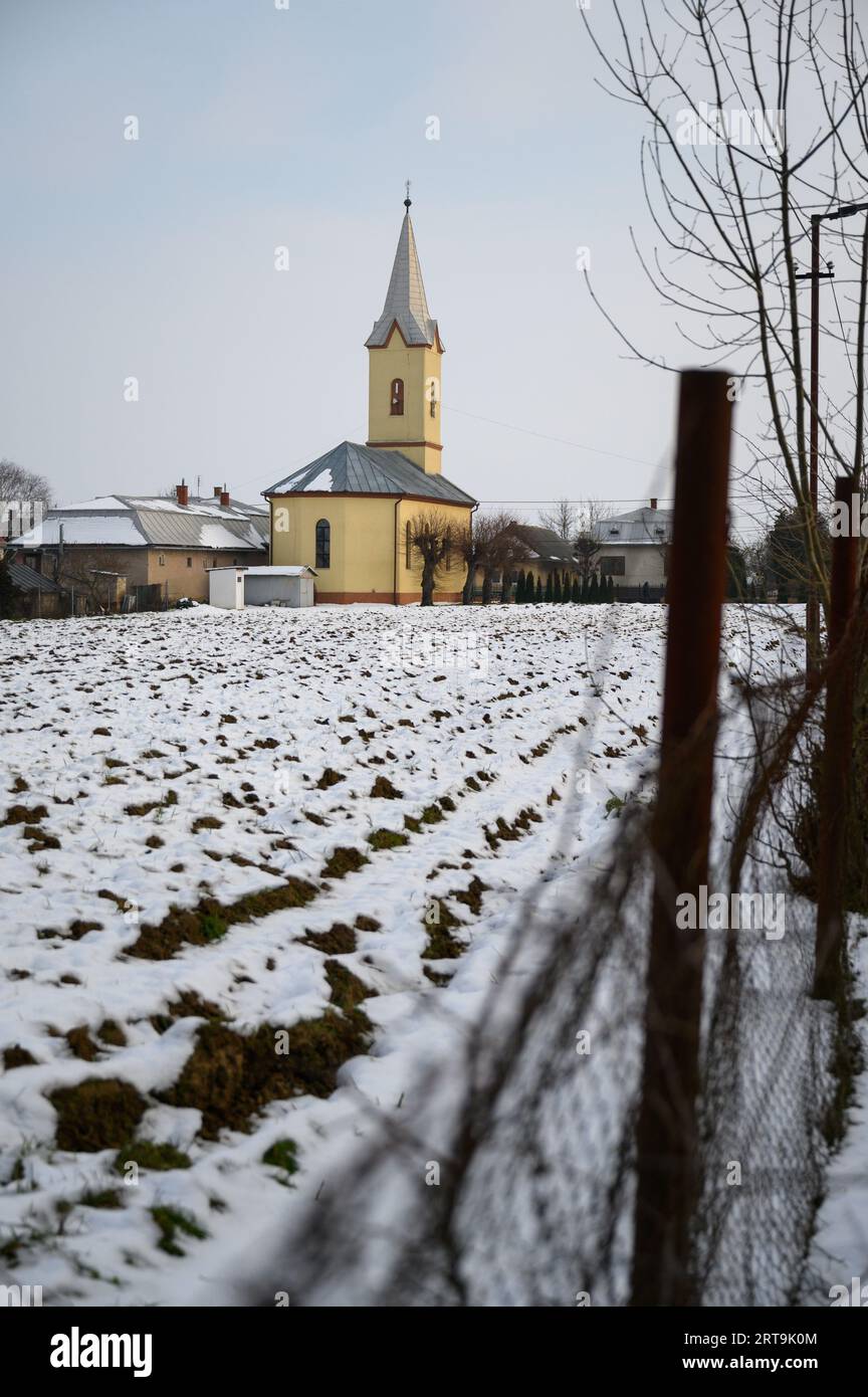 Eine reformierte christliche Kirche in Vysoká nad Uhom, Slowakei Stockfoto
