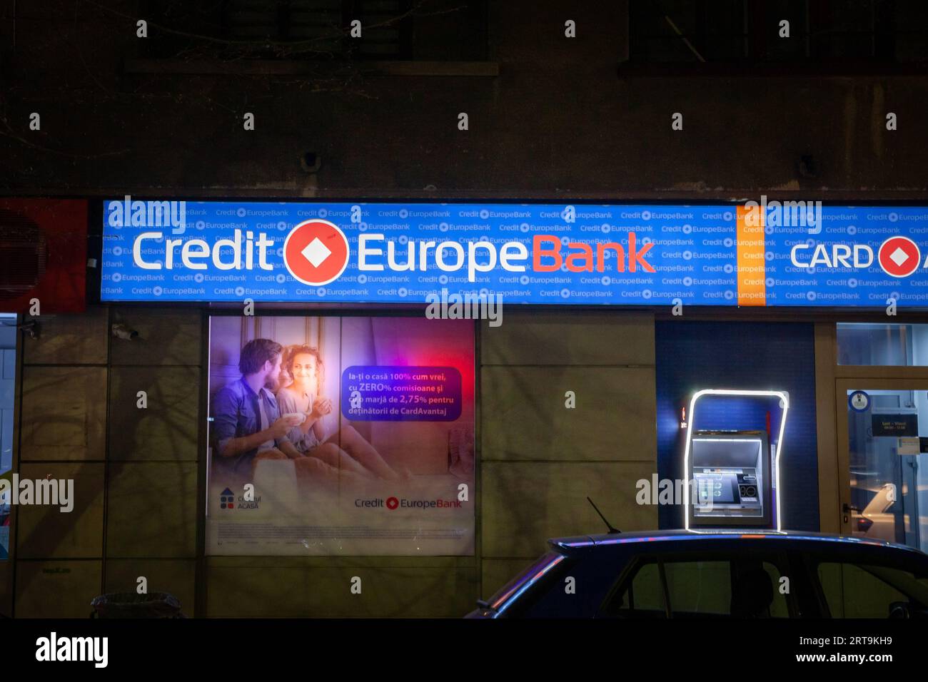 Bild eines Schilds mit dem Logo der Credit Europe Bank in bukarest, Rumänien. Die Credit Europe Bank ist eine in den Niederlanden registrierte Bank im Besitz der türkischen Finanzinstitution Stockfoto