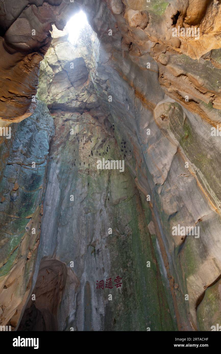 Das Innere der Van Thong Höhle in den Marmorbergen. Stockfoto