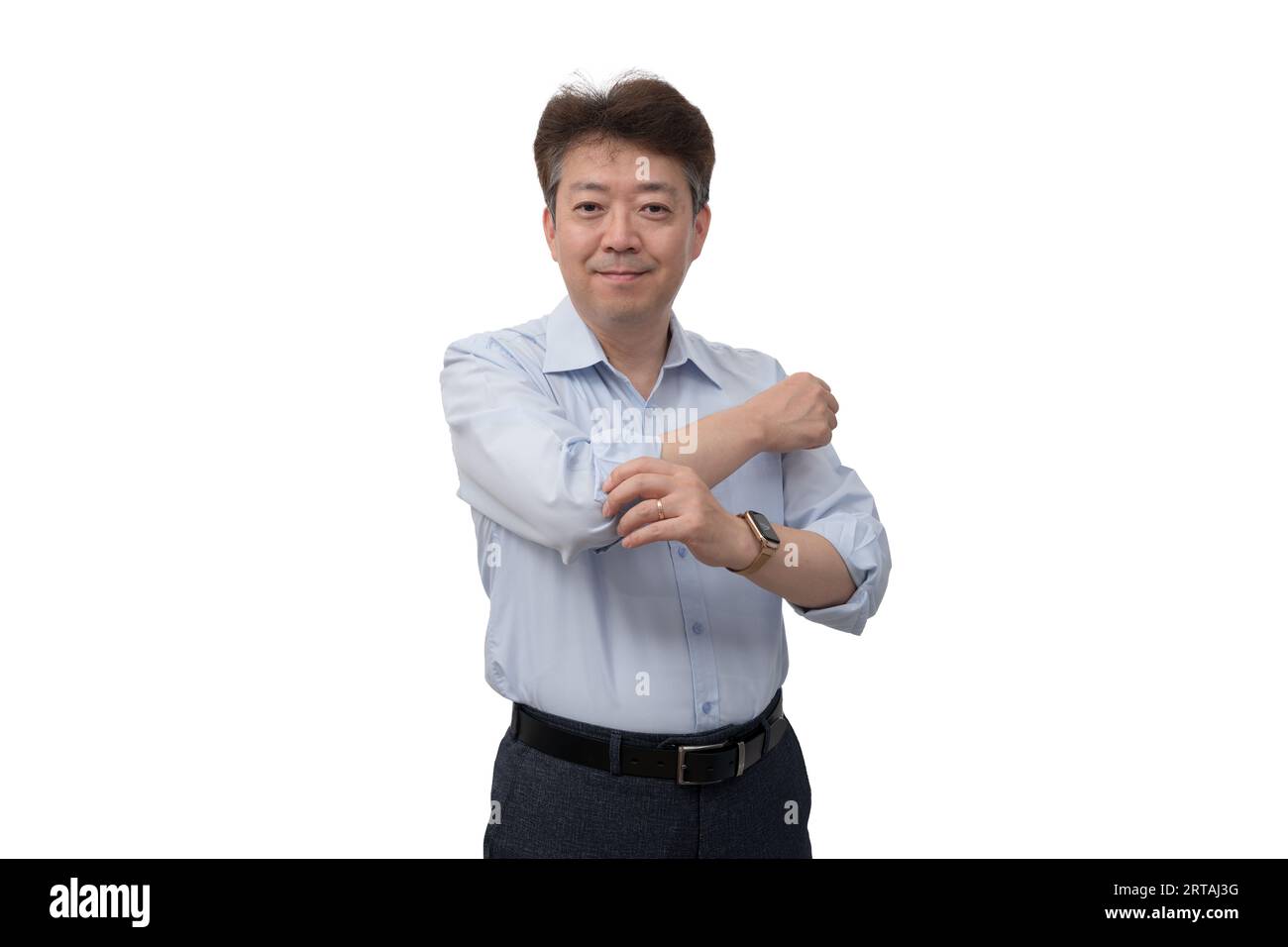 Porträt eines asiatischen Geschäftsmannes mittleren Alters in den 50er Jahren mit blauem Hemd Stockfoto