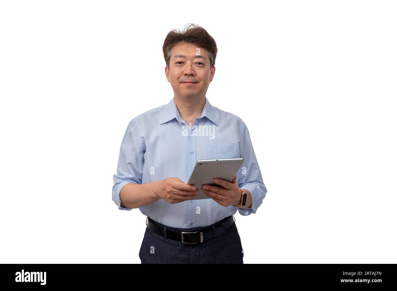 Porträt eines asiatischen Geschäftsmannes mittleren Alters in den 50er Jahren mit blauem Hemd Stockfoto