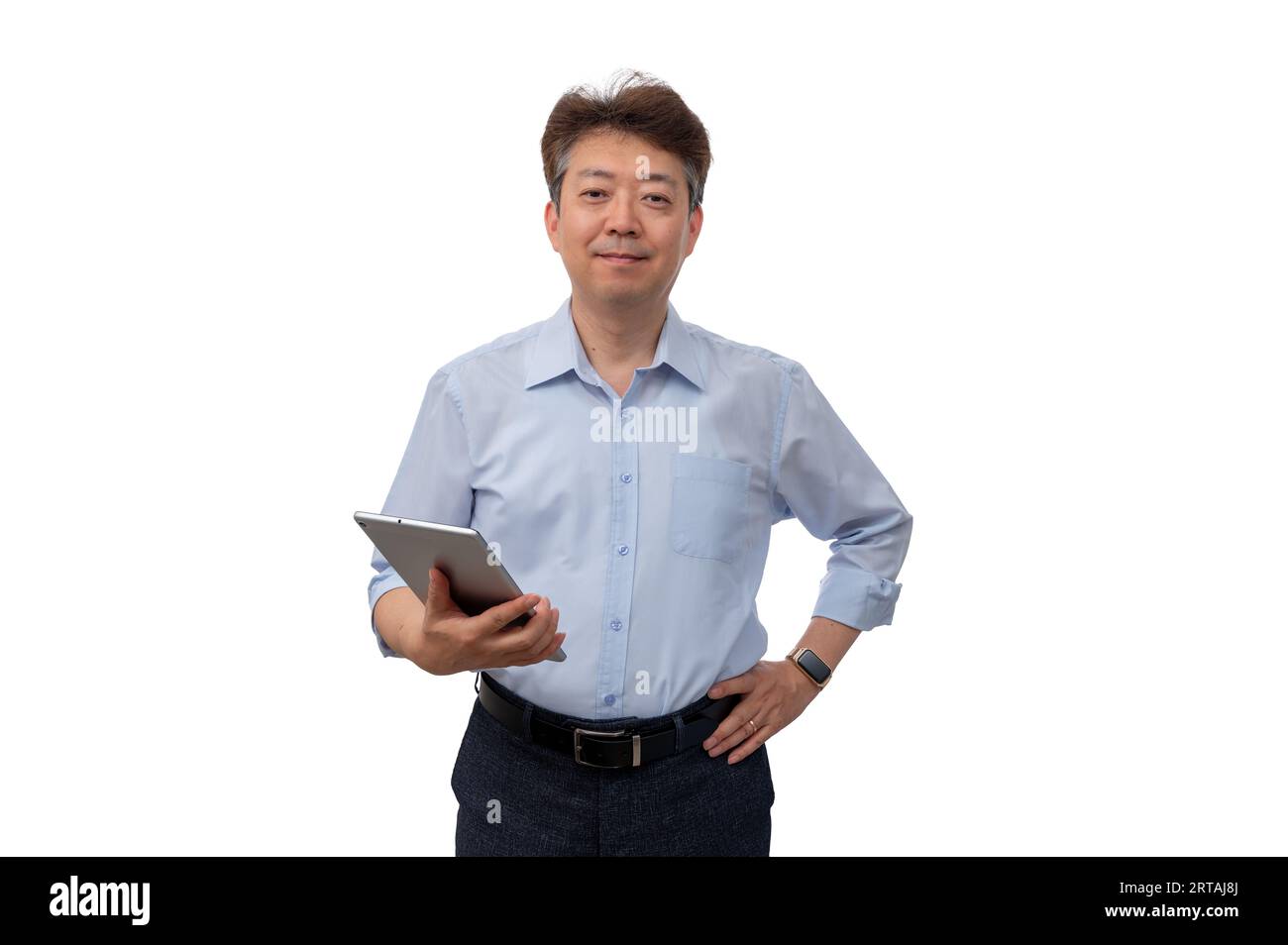 Porträt eines asiatischen Geschäftsmannes mittleren Alters in den 50er Jahren mit blauem Hemd Stockfoto