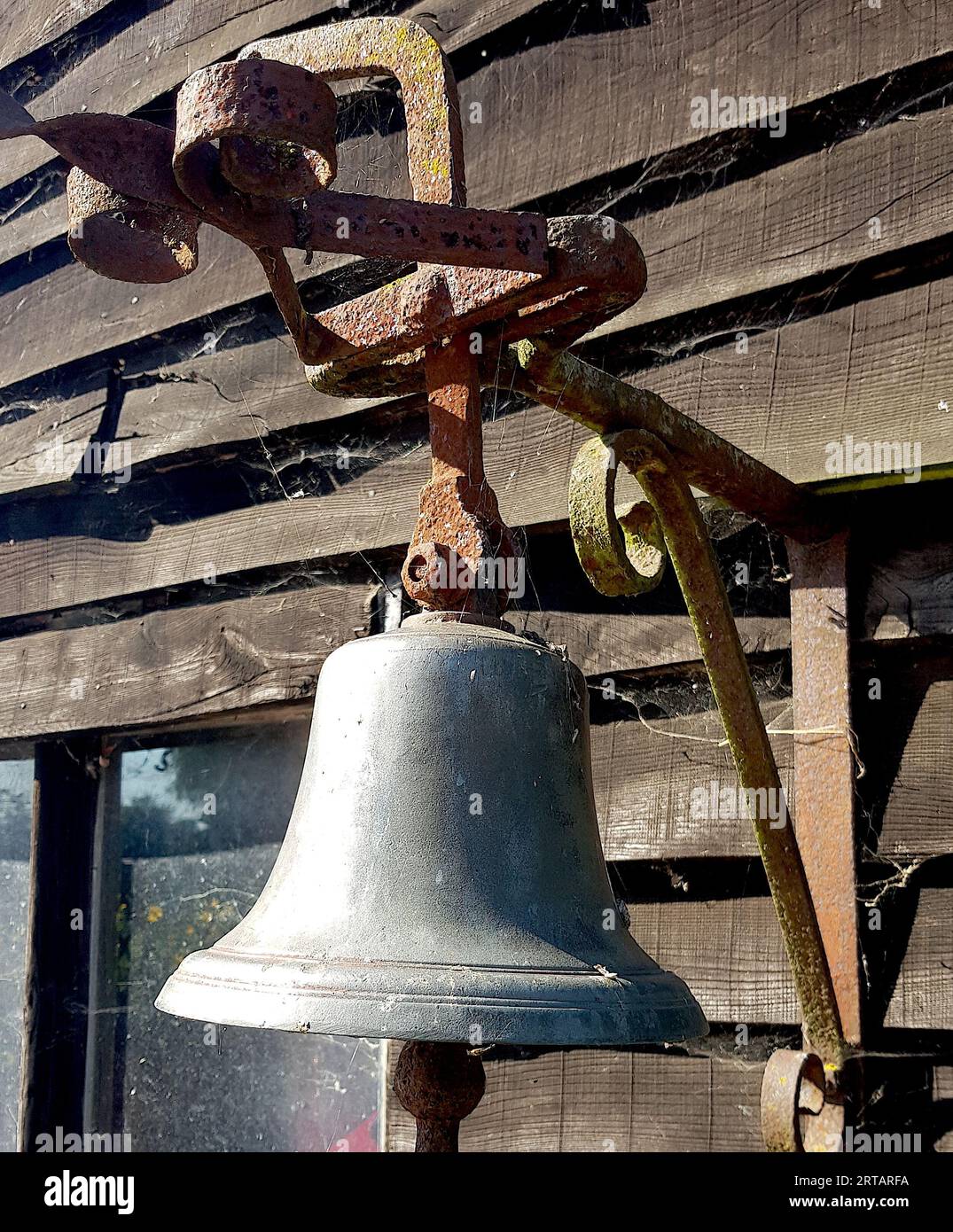 Detail einer alten Glocke in Suffolk, Großbritannien. Stockfoto