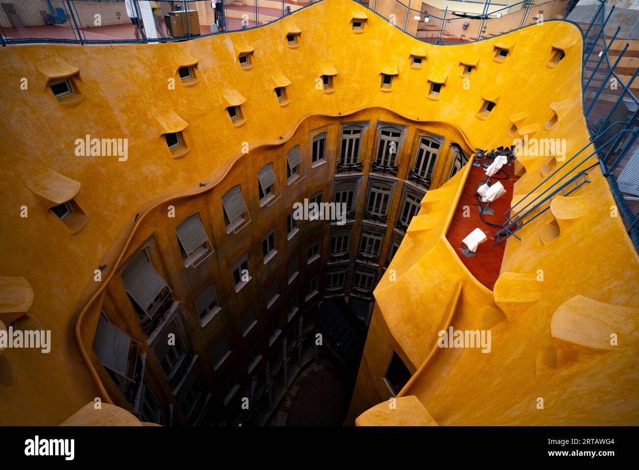 La Pedrera - Casa Milà, ein vom katalanischen Architekten Antoni Gaudi entworfenes Apartmenthaus am Passeig de Gracia in Barcelona, erbaut zwischen 1906 und 1912. Stockfoto