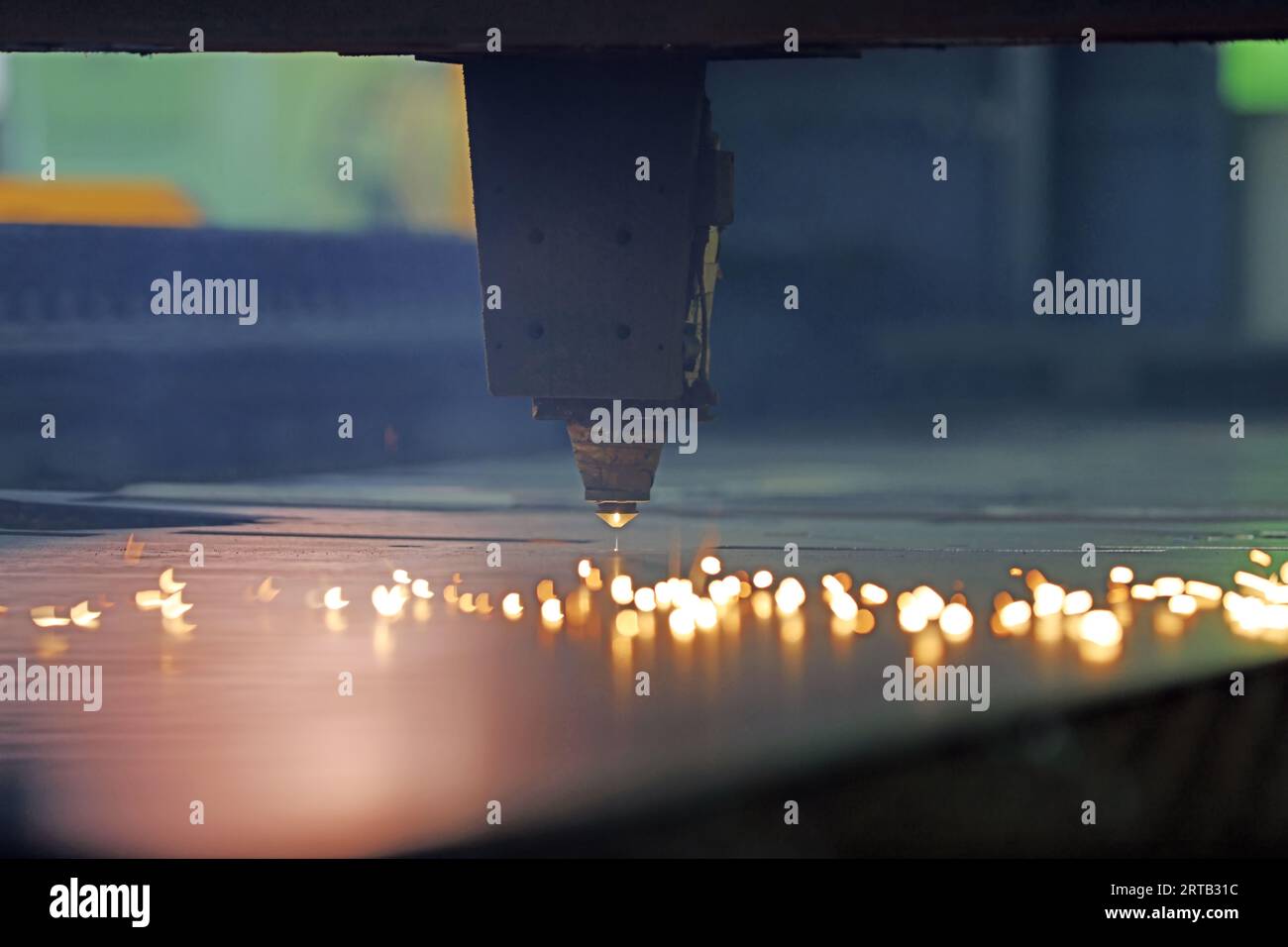 Anwendung einer numerischen Steuermaschine beim Schneiden von Stahlplatten Stockfoto