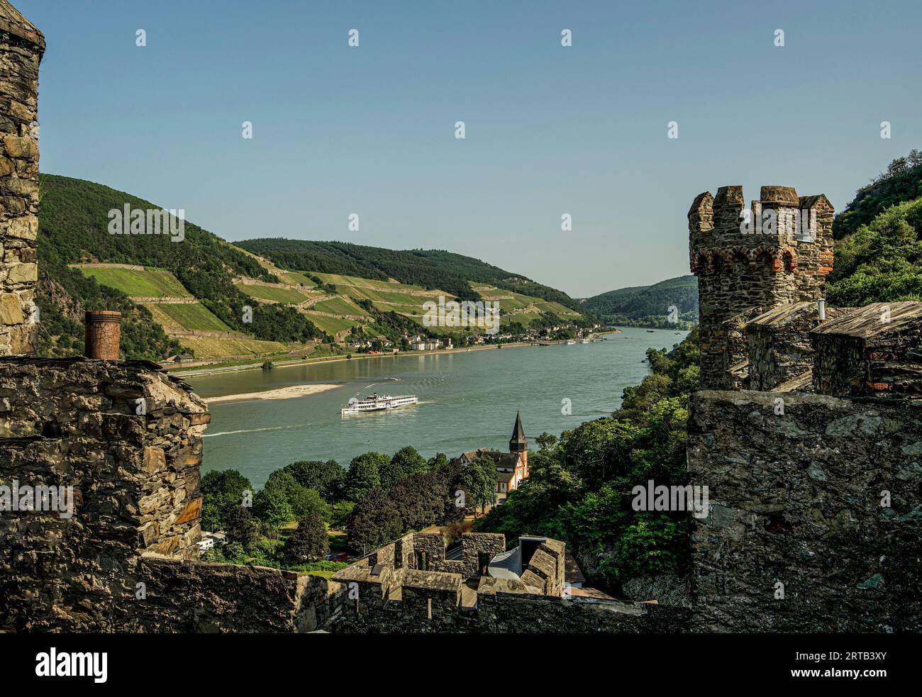 Blick von Schloss Reichenstein auf das Rheintal bei Assmannshausen, Oberes Mittelrheintal, Rheinland-Pfalz, Deutschland Stockfoto