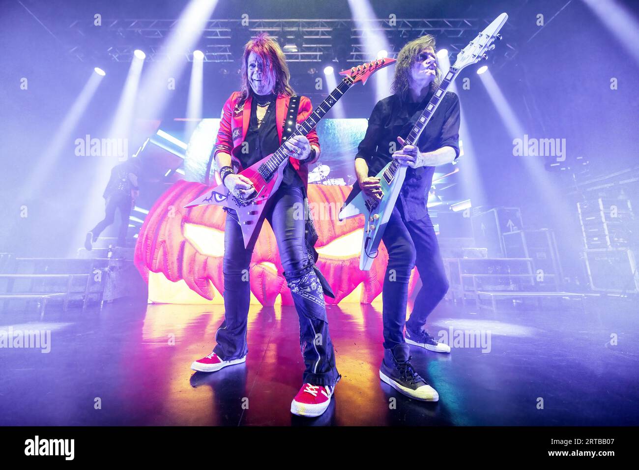 Oslo, Norwegen. September 2023. Die deutsche Speed-Metal-Band Helloween spielt ein Live-Konzert im Sentrum Scene in Oslo. Hier werden die Gitarristen Kai Hansen (L) und Michael Weikath (R) live auf der Bühne gesehen. (Foto: Gonzales Photo - Terje Dokken). Stockfoto