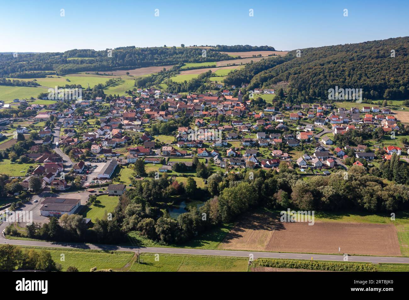 Das Dorf Röhrda in Nordhessen Stockfoto
