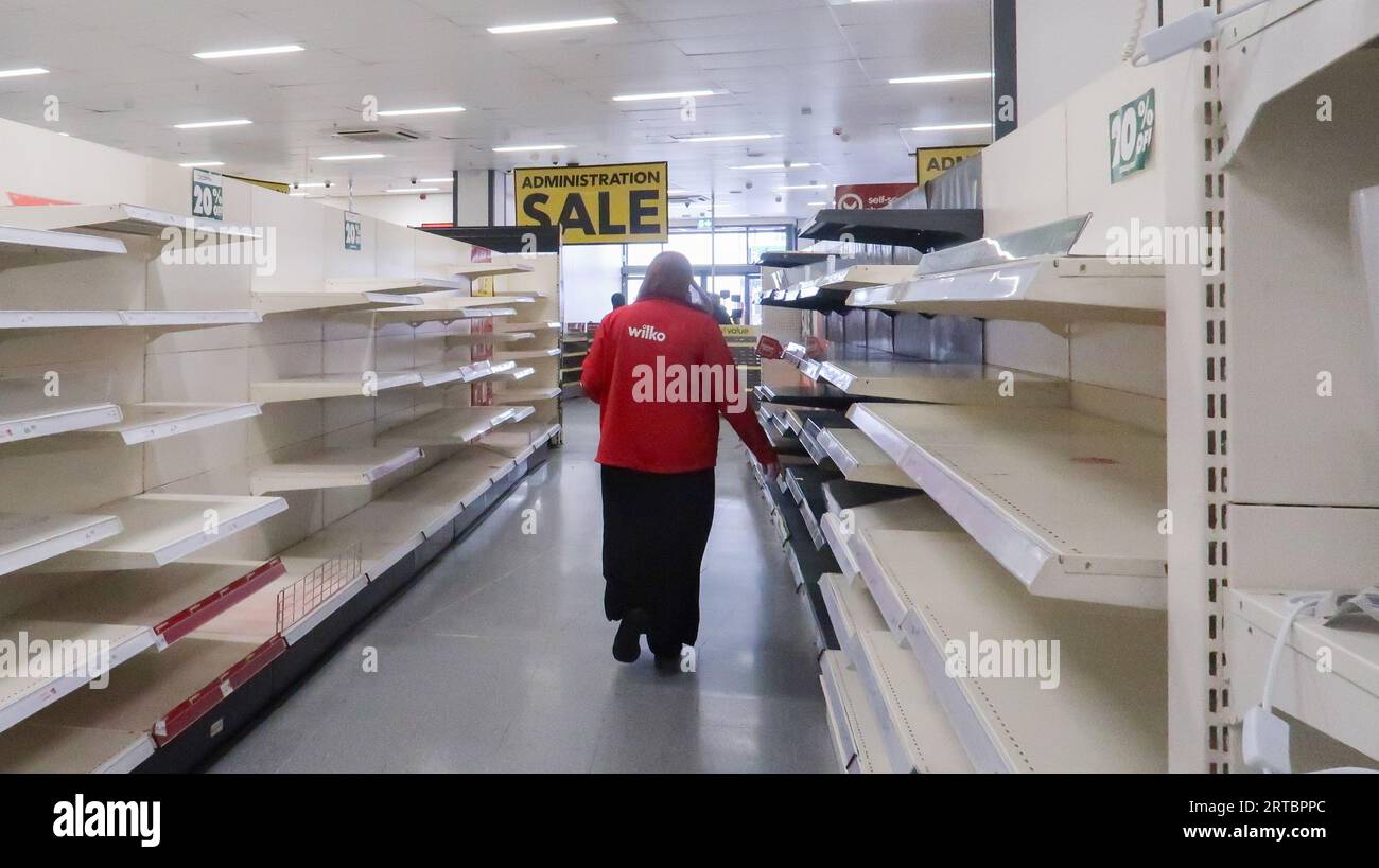 Tooting, London, Großbritannien. Am 12. September 2023. Leere Regale in einem Wilko-Laden im Südwesten Londons, da das Unternehmen angekündigt hat, dass es in die Verwaltung geht. Kredit: Katie Collins/Alamy Live News Stockfoto