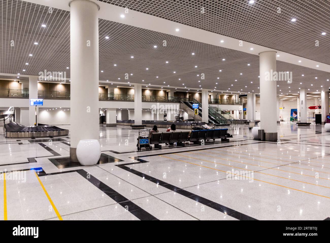 ADDIS ABEBA, ÄTHIOPIEN - 25. JANUAR 2020: Inneres des internationalen Flughafens Addis Abeba Bole, Äthiopien Stockfoto