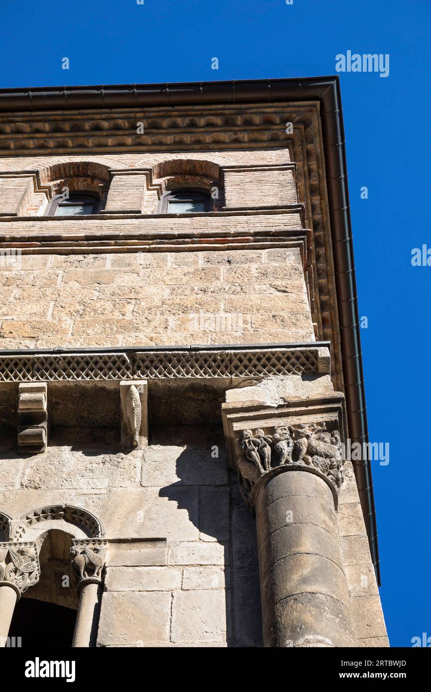 Europa, Spanien, Navarra, Estella-Lizarra, Palacio de los Reyes de Navarra (Palast der Könige von Navarra) von der Calle San Nicolás (Eckdetails) Stockfoto