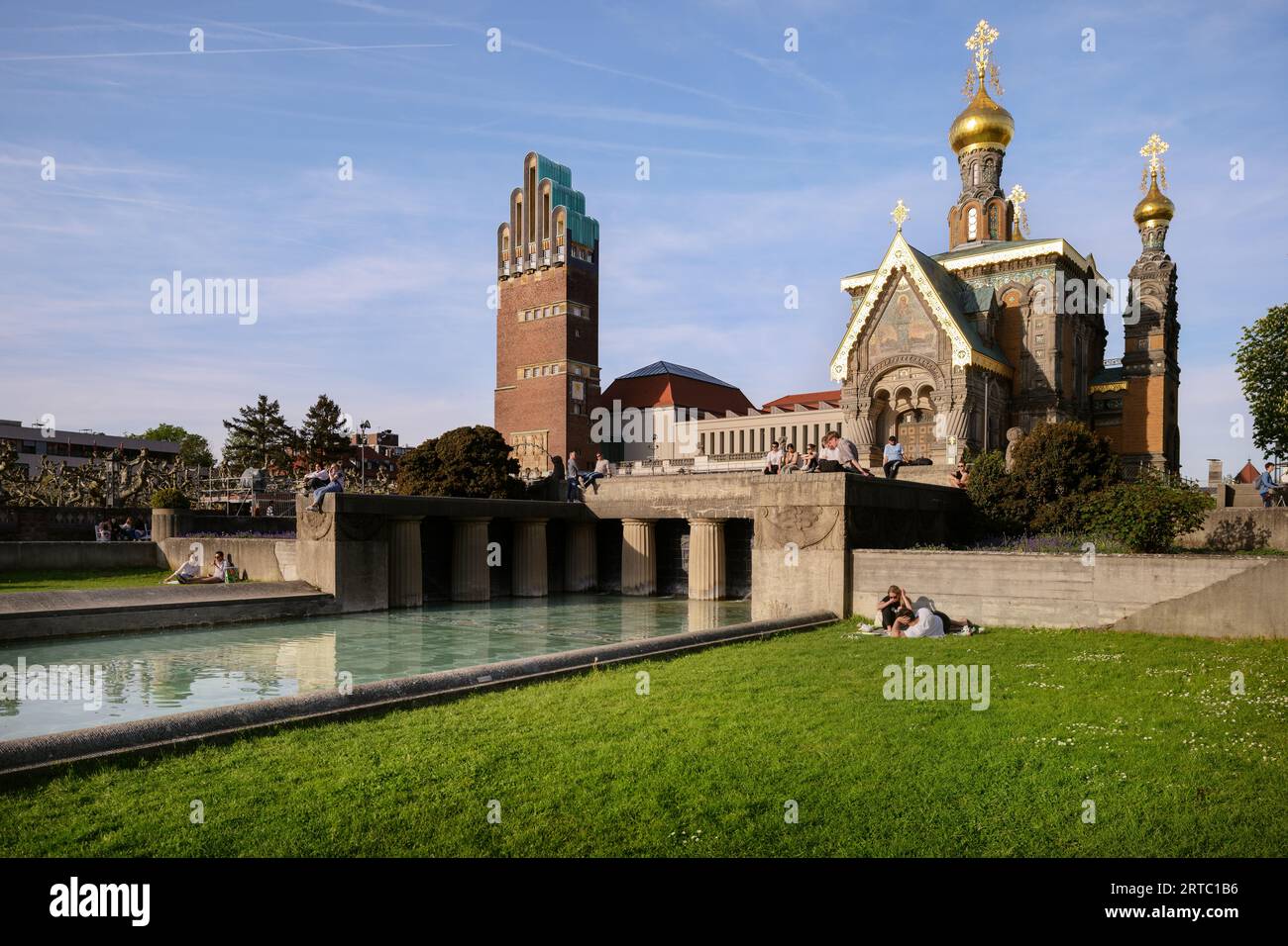 UNESCO-Weltkulturerbe Mathildenhöhe Darmstadt, Hochzeitsturm und russisch-orthodoxe Kirche, Künstler'39; Kolonie Hessen, Deutschland, Europa Stockfoto