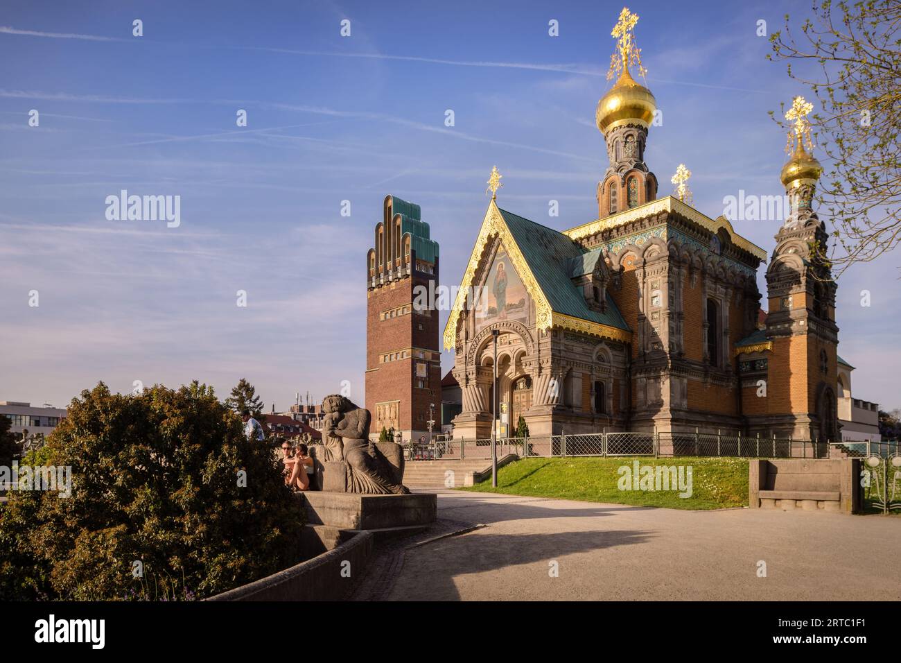 UNESCO-Weltkulturerbe Mathildenhöhe Darmstadt, Hochzeitsturm und russisch-orthodoxe Kirche, Künstler'39; Kolonie Hessen, Deutschland, Europa Stockfoto