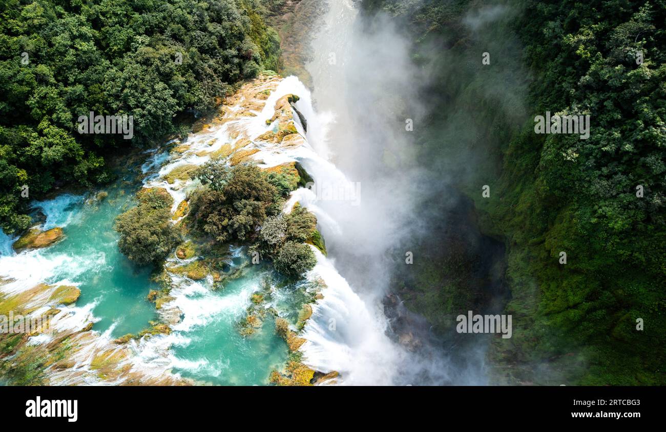 „Wassertropfen“ aus der Luft, Cascada de Tamul, Tanchachín, San Louis Potosi, Mexiko Stockfoto