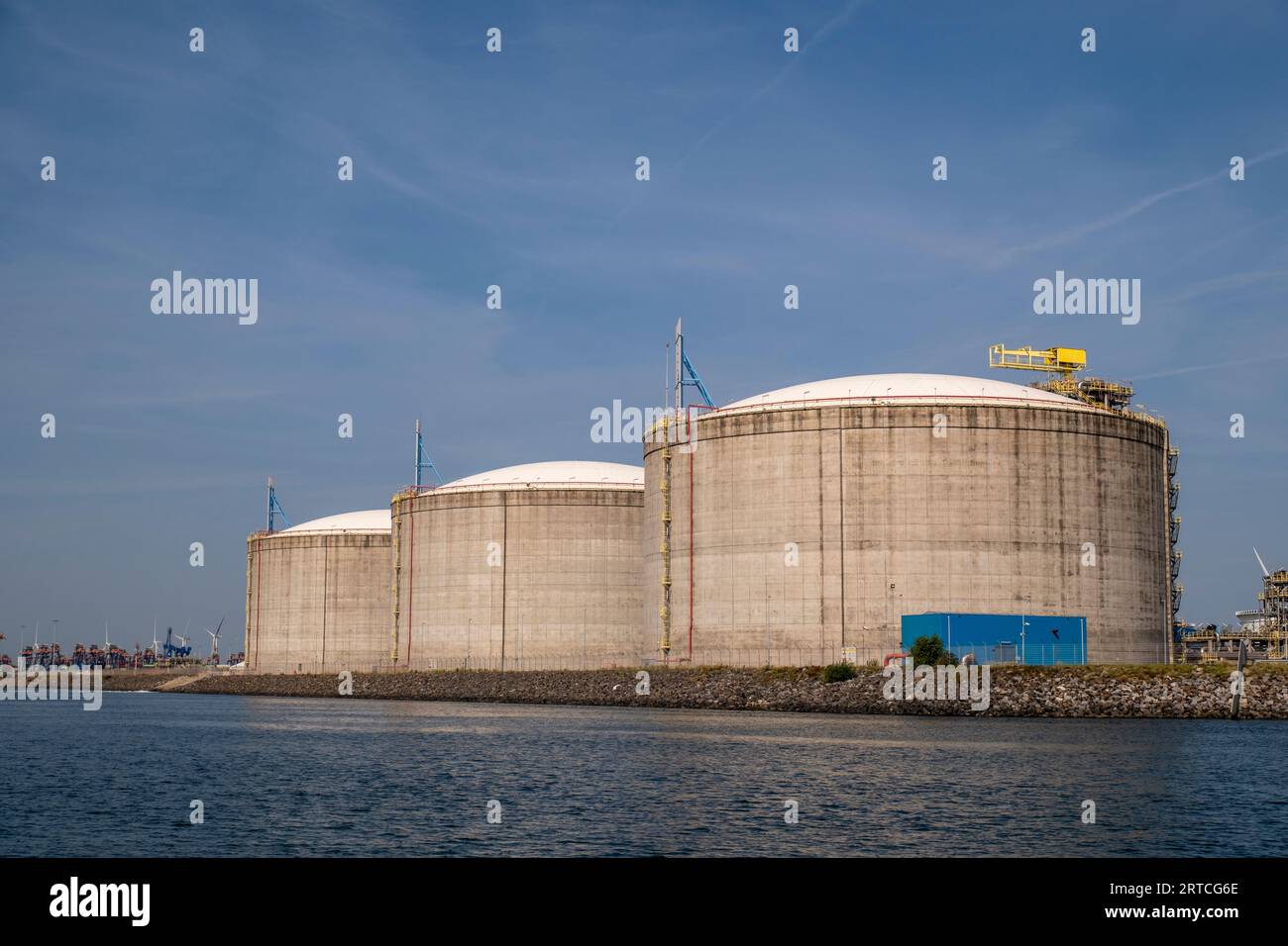 Speicherung von Flüssiggas. LNG- oder LPG-Gasanlage. Lagertanks für Flüssiggas. Im Hafen von Toterdam. Niederlande Stockfoto