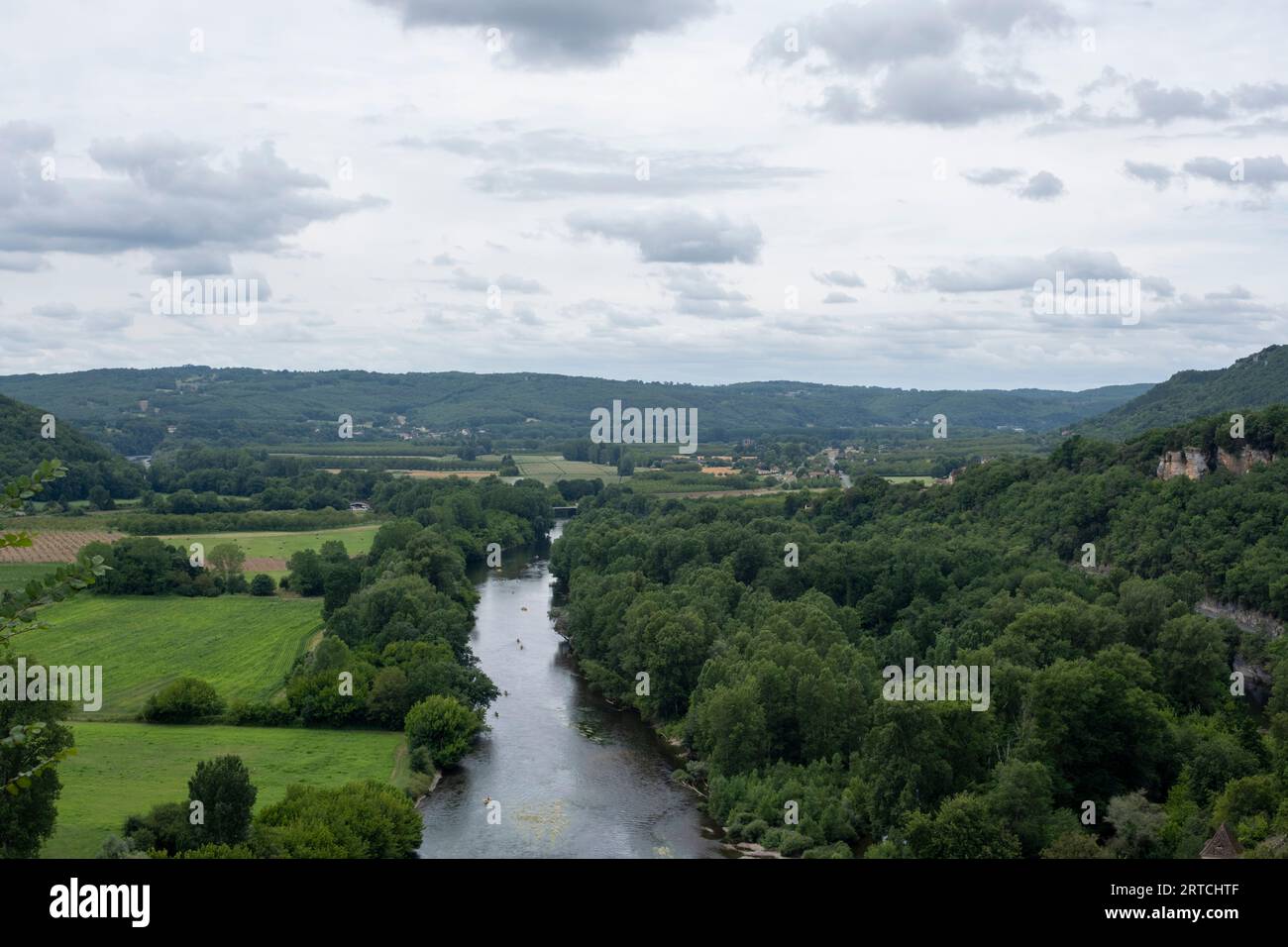 Panoramablick auf den Fluss Dordogne und die Landschaft in Frankreich. Stockfoto