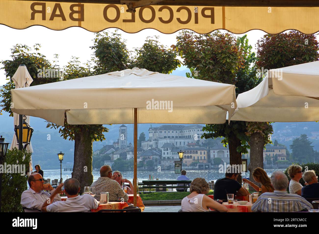 Bar in orta san giulio Fotos und Bildmaterial in hoher Auflösung Alamy