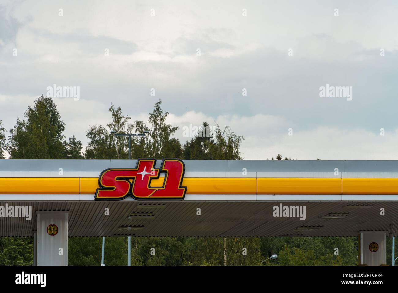 ST1-Tankstellenhintergrund in Lahti, Finnland. Juli 30, 2023. Stockfoto
