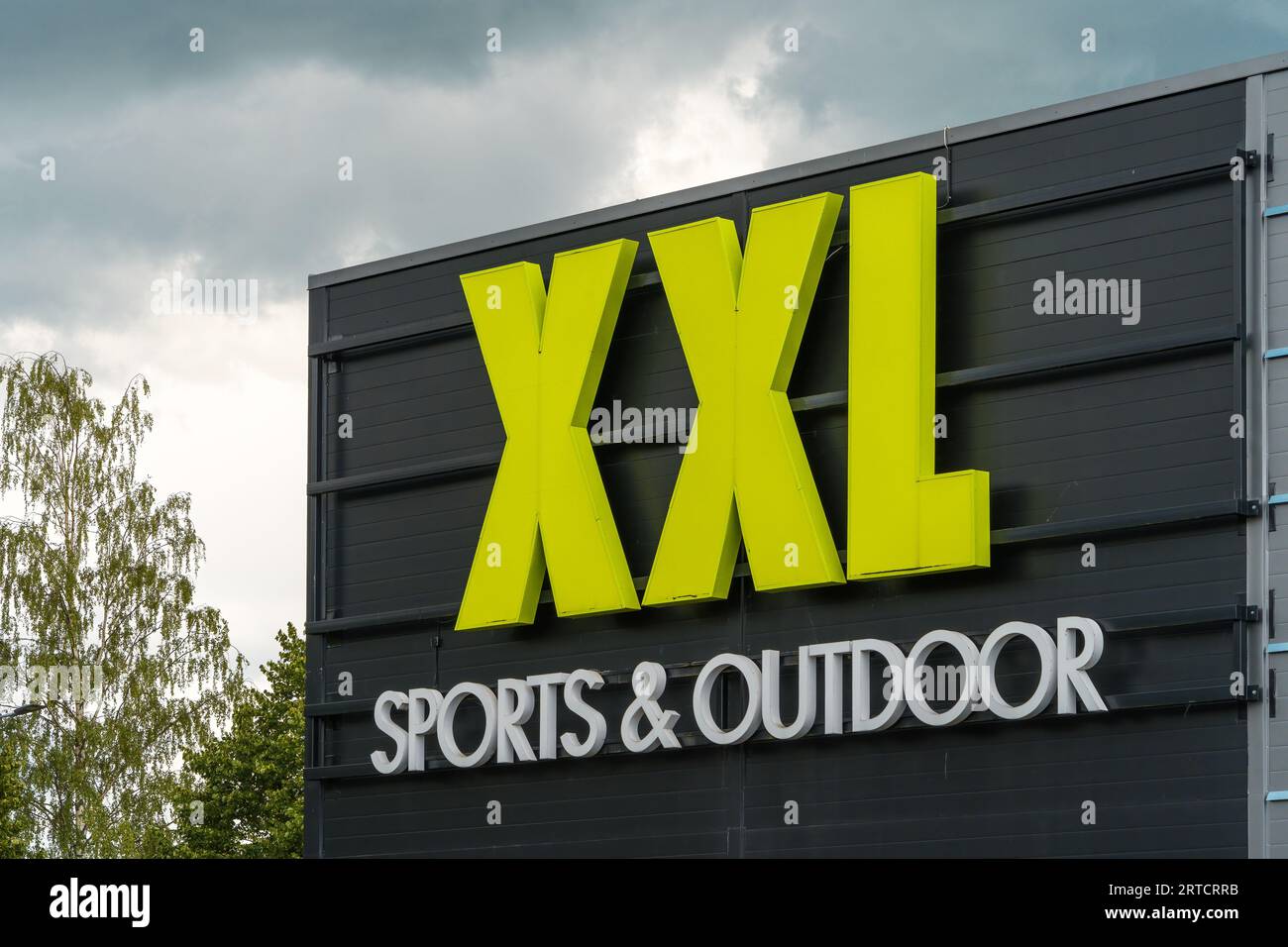 XXL Sports & Outdoor Store-Schild in Lahti, Finnland. Juli 30, 2023. Stockfoto