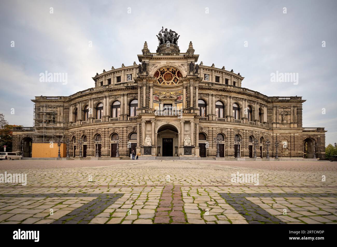 Semperoper in Dresden mit Quadriga, Freistaat Sachsen, Deutschland, Europa Stockfoto