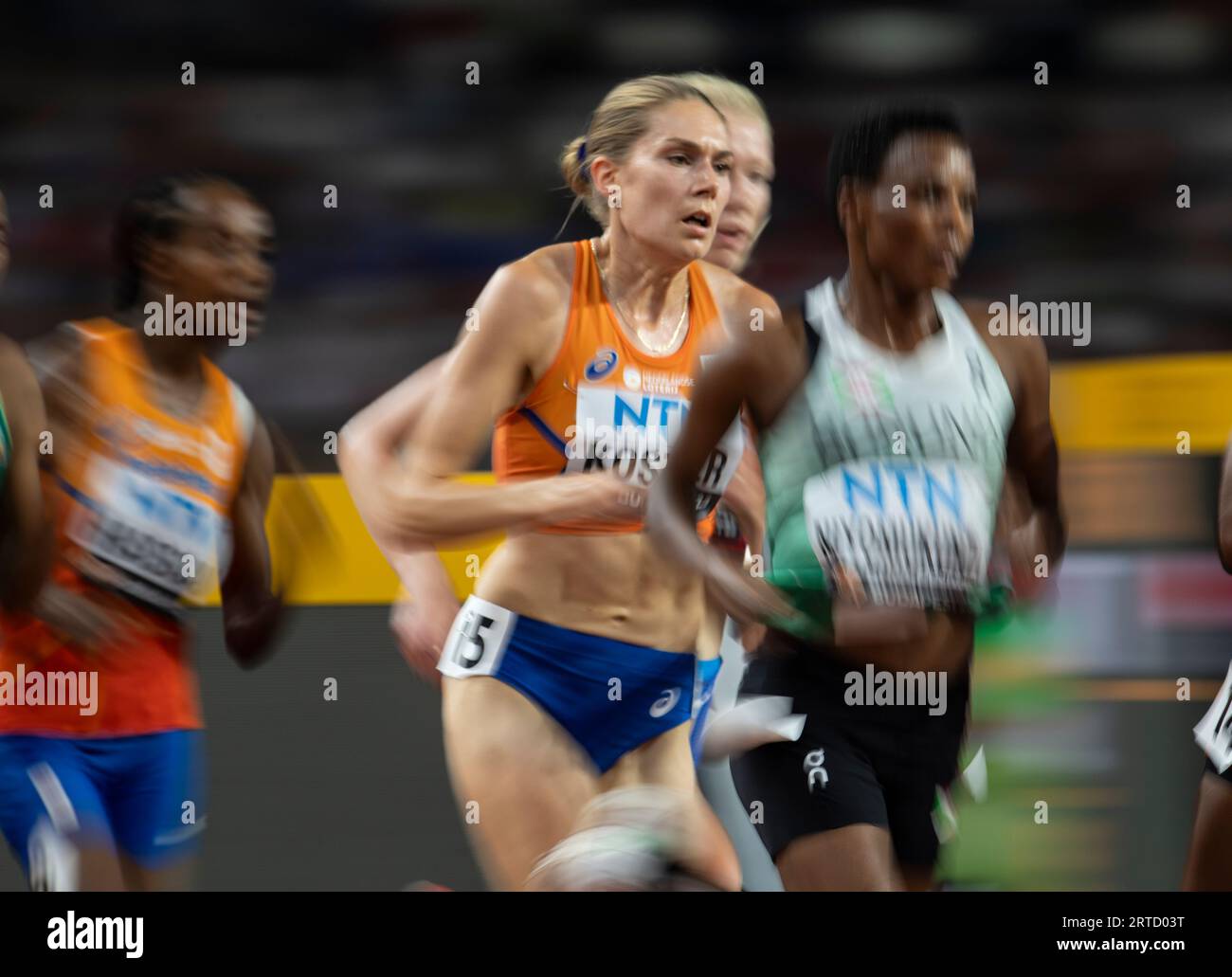 Maureen Koster aus den Niederlanden, die am achten Tag im 5000-Meter-Finale der Frauen bei den Leichtathletik-Weltmeisterschaften im National Athletics CEN antrat Stockfoto