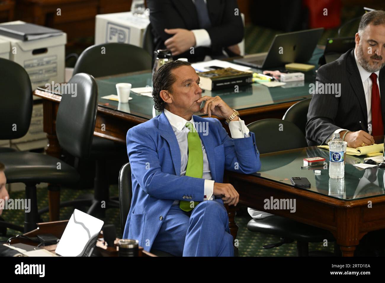 Verteidiger TONY BUZBEE hört Zeugenaussagen am Morgen des sechsten Tages im Amtsenthebungsverfahren von Texas Attorney General Ken Paxton im Senat von Texas am 12. September 2023. Quelle: Bob Daemmrich/Alamy Live News Stockfoto