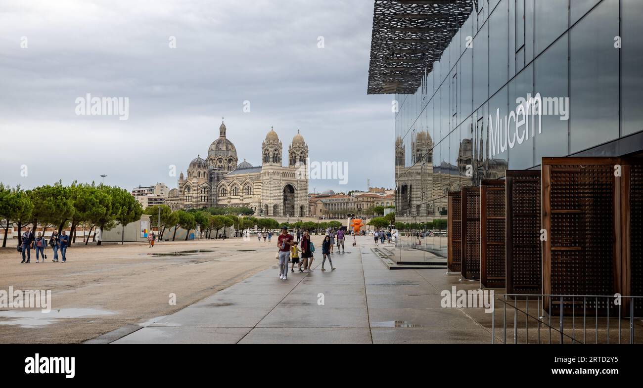 Die Kathedrale von Marseille wurde am 27. August 2023 vom Museum für europäische und mediterrane Zivilisationen in Marseille, Frankreich, gesehen Stockfoto