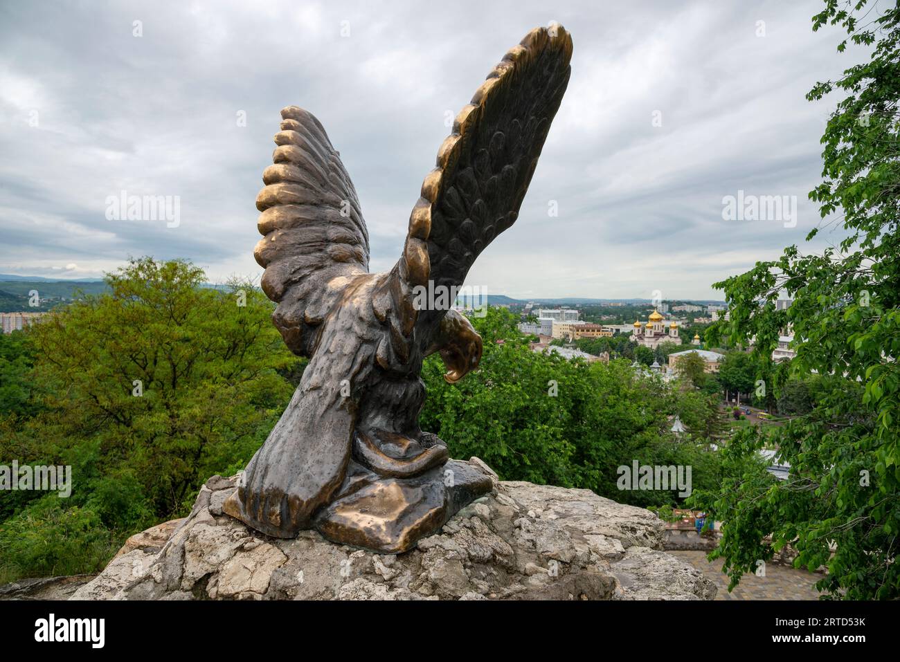 PYATIGORSK, RUSSLAND - 07. JUNI 2023: Das Symbol von Pyatigorsk ist der Adler, der Gewinner von Krankheiten Stockfoto