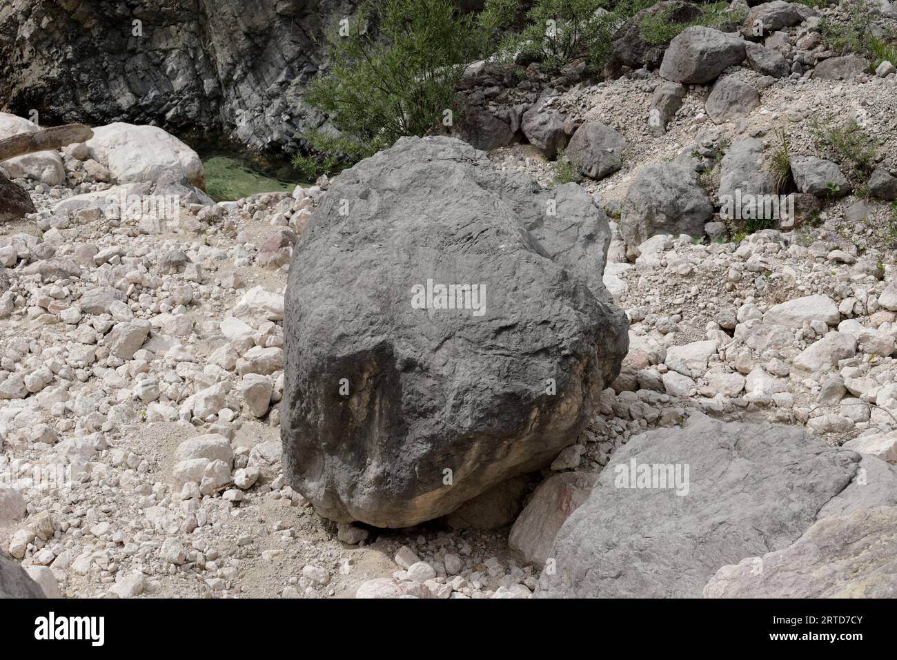 Steine und Felsbrocken am Fuße eines Berges in den Berchtesgadener Alpen Stockfoto