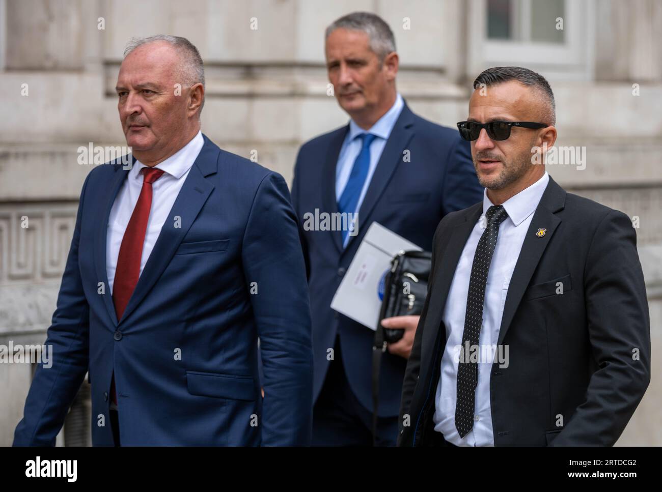 London, Großbritannien. September 2023. Zukan Helez Minister von Défense von Bosnien und Herzegowina (Red tie) in Whitehall während seines Besuchs beim britischen Verteidigungsministerium Credit: Ian Davidson/Alamy Live News Stockfoto