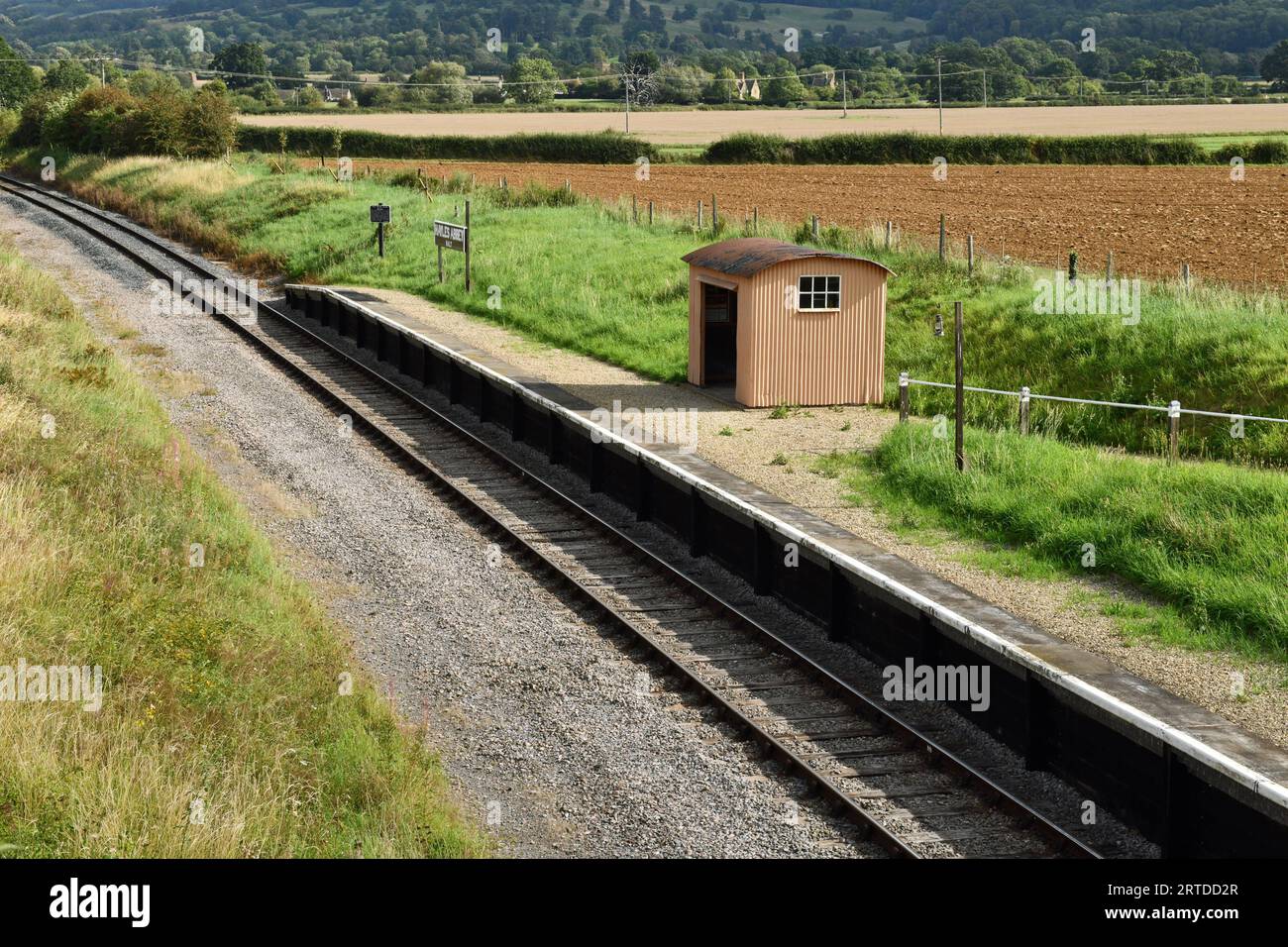 An einem hellen und sonnigen Tag in den Cotswolds hält die Single Line Railway Station für den Bahnhof Hayles Abbey in der Nähe von Hayles Abbey Stockfoto