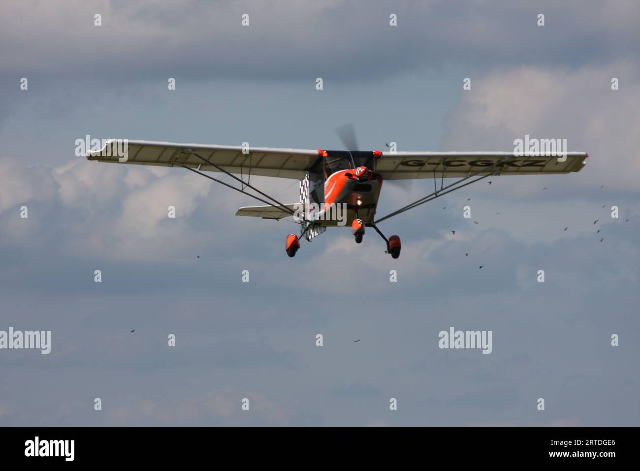 Ein Ultraleichtflugzeug der Best Off Sky Ranger 912S fliegt von einem Flugplatz in East Sussex ab Stockfoto