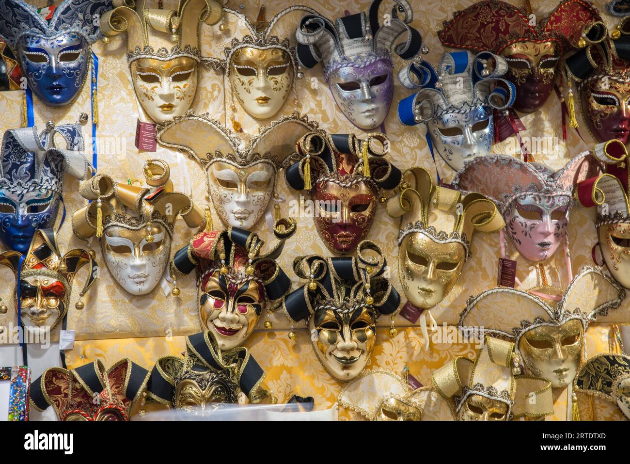 Laden, in dem venezianische Masken verkauft werden. Stockfoto