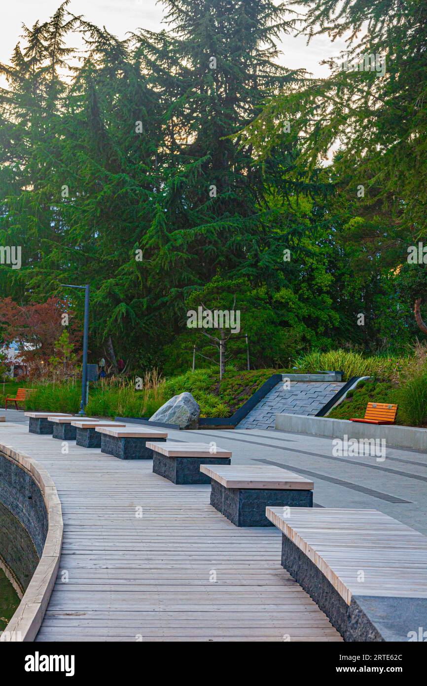 Zwanglose Sitzgelegenheiten am Minoru Lake in Richmond British Columbia Kanada Stockfoto