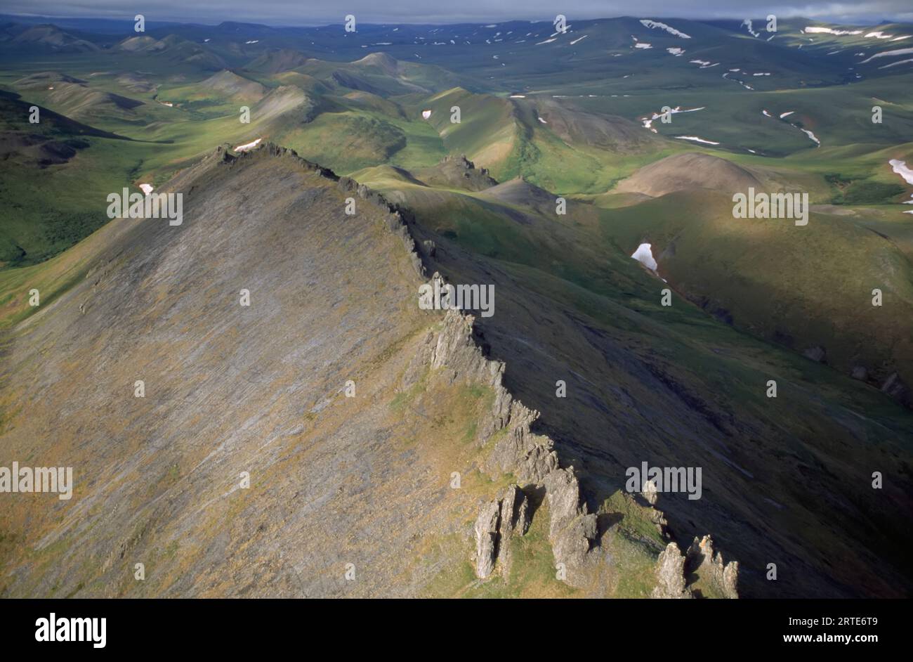 Bergige Topographie im North Slope Gebiet von Alaska, USA; North Slope, Alaska, Vereinigte Staaten von Amerika Stockfoto