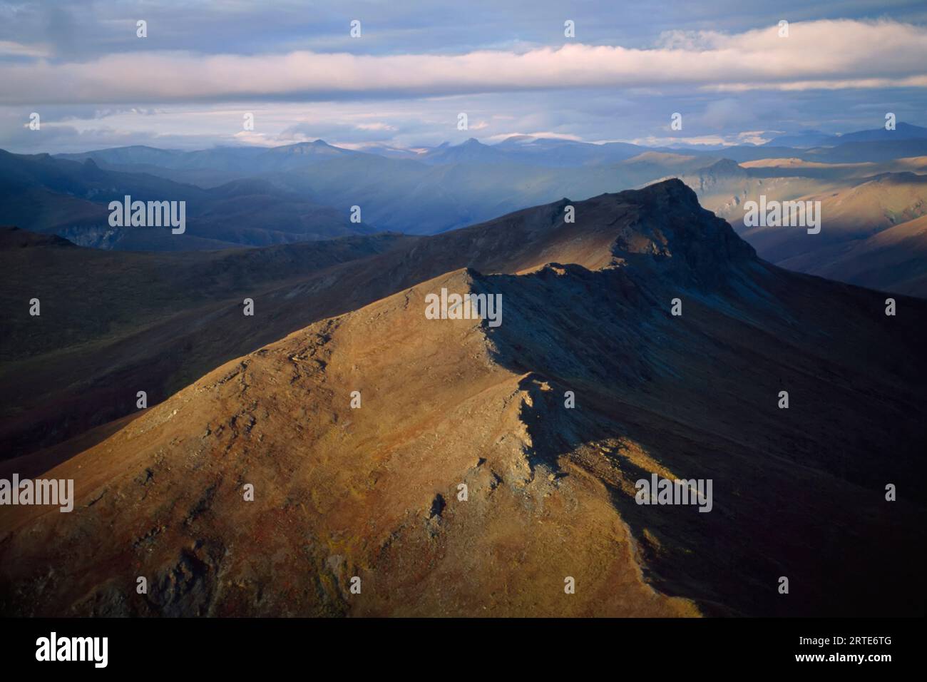 Bergige Topographie im North Slope Gebiet von Alaska, USA; North Slope, Alaska, Vereinigte Staaten von Amerika Stockfoto
