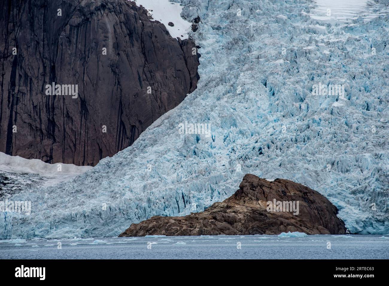 Nahaufnahme des Gletschers in Prins Christian Sund an der Südspitze Grönlands; Südgrönland, Grönland Stockfoto